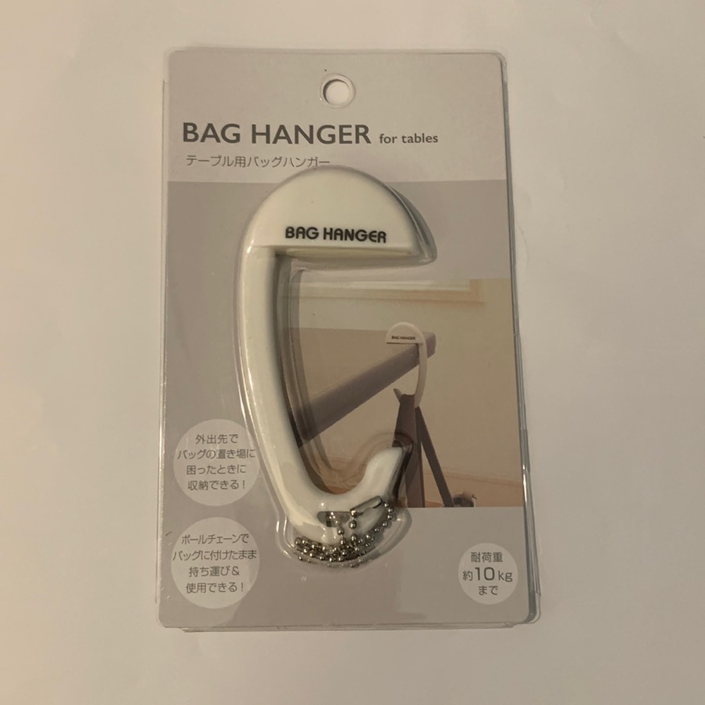 Bag hanger for tables